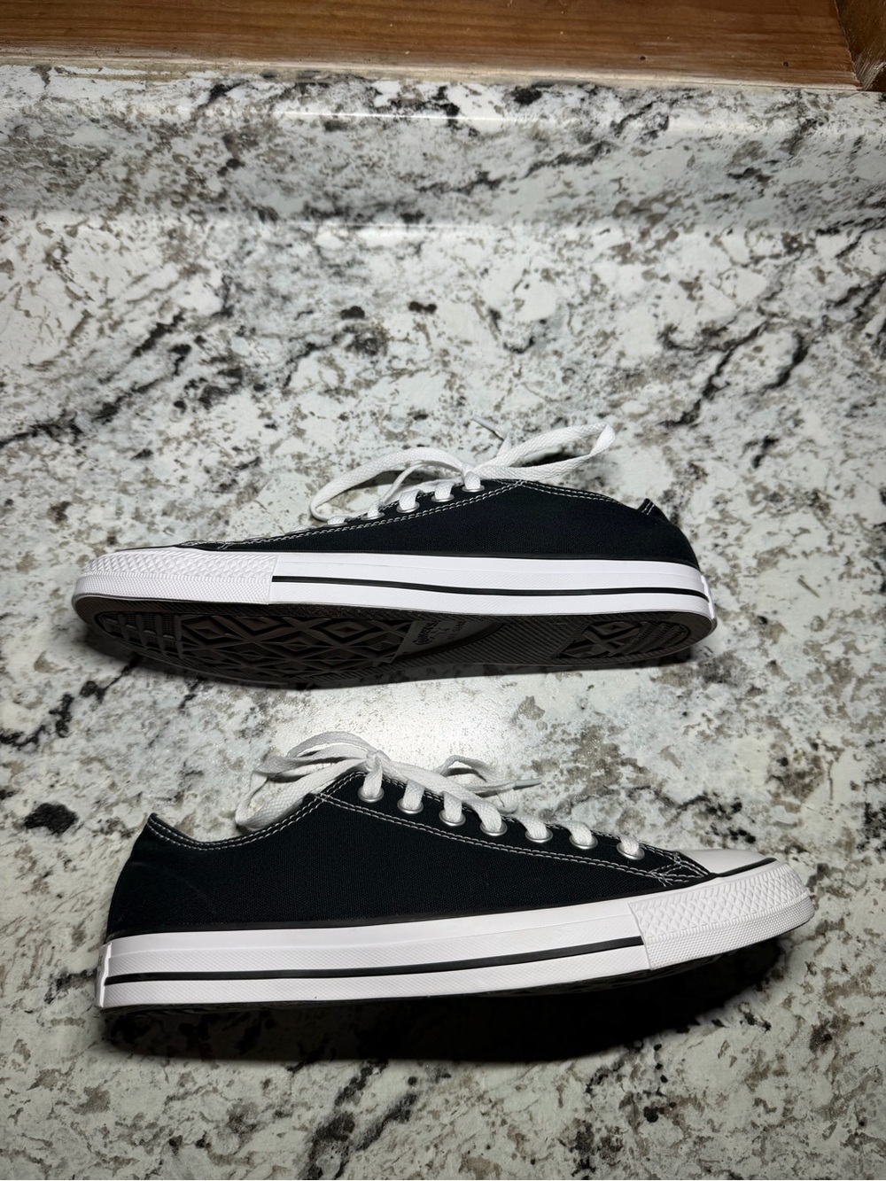 Converse Chuck Taylor All-Star low-top black Size 9 men 11 women - Picture 2 of 7